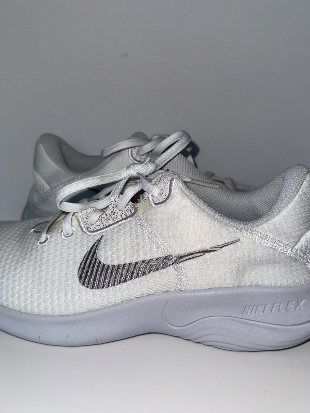 Nike Flex Experience Run 11 Wide White Silver Sneakers Women’s 7.5